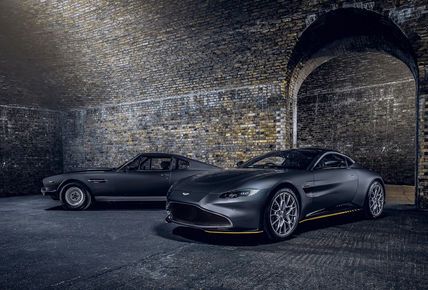 Aston_Martin_Vantage_007_Edition05-jpg